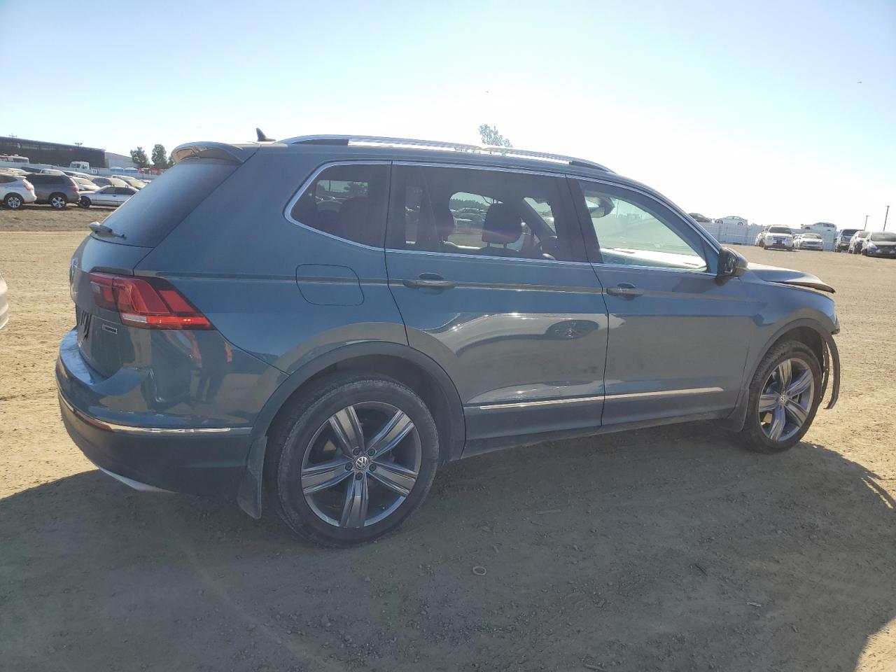 2019 Volkswagen Tiguan - Image 3