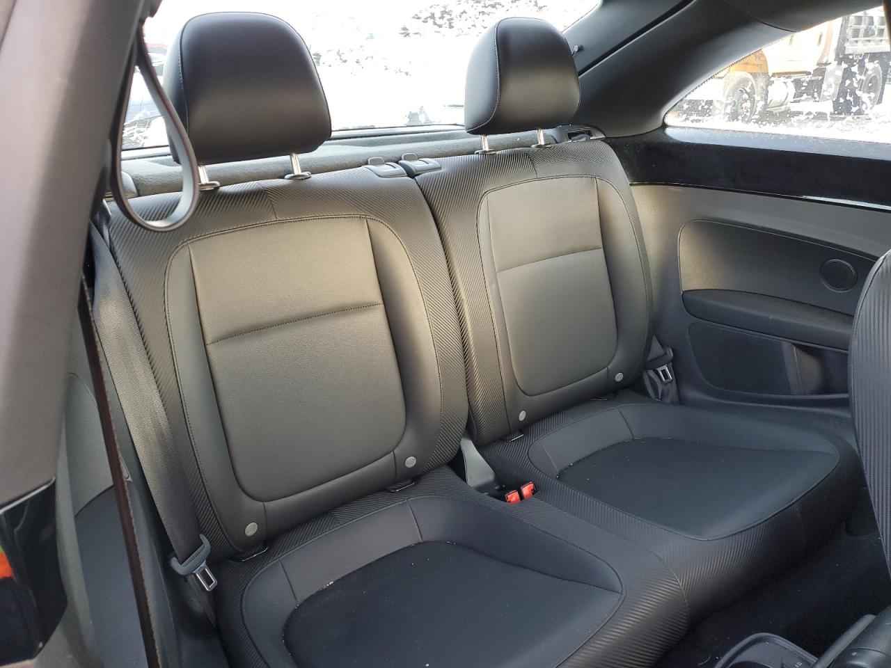 2014 Volkswagen Beetle - Image 10