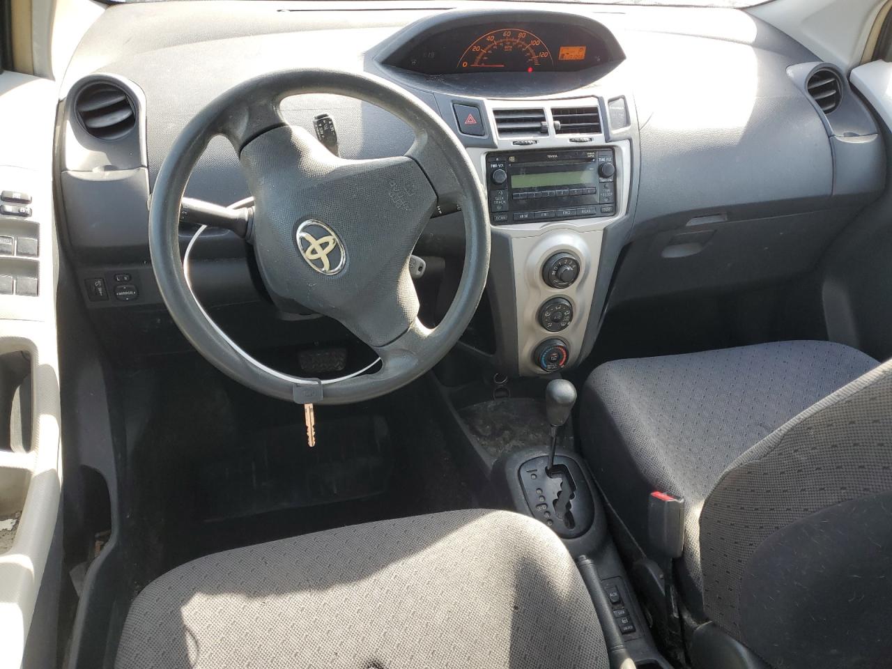 2010 Toyota Yaris - Image 8