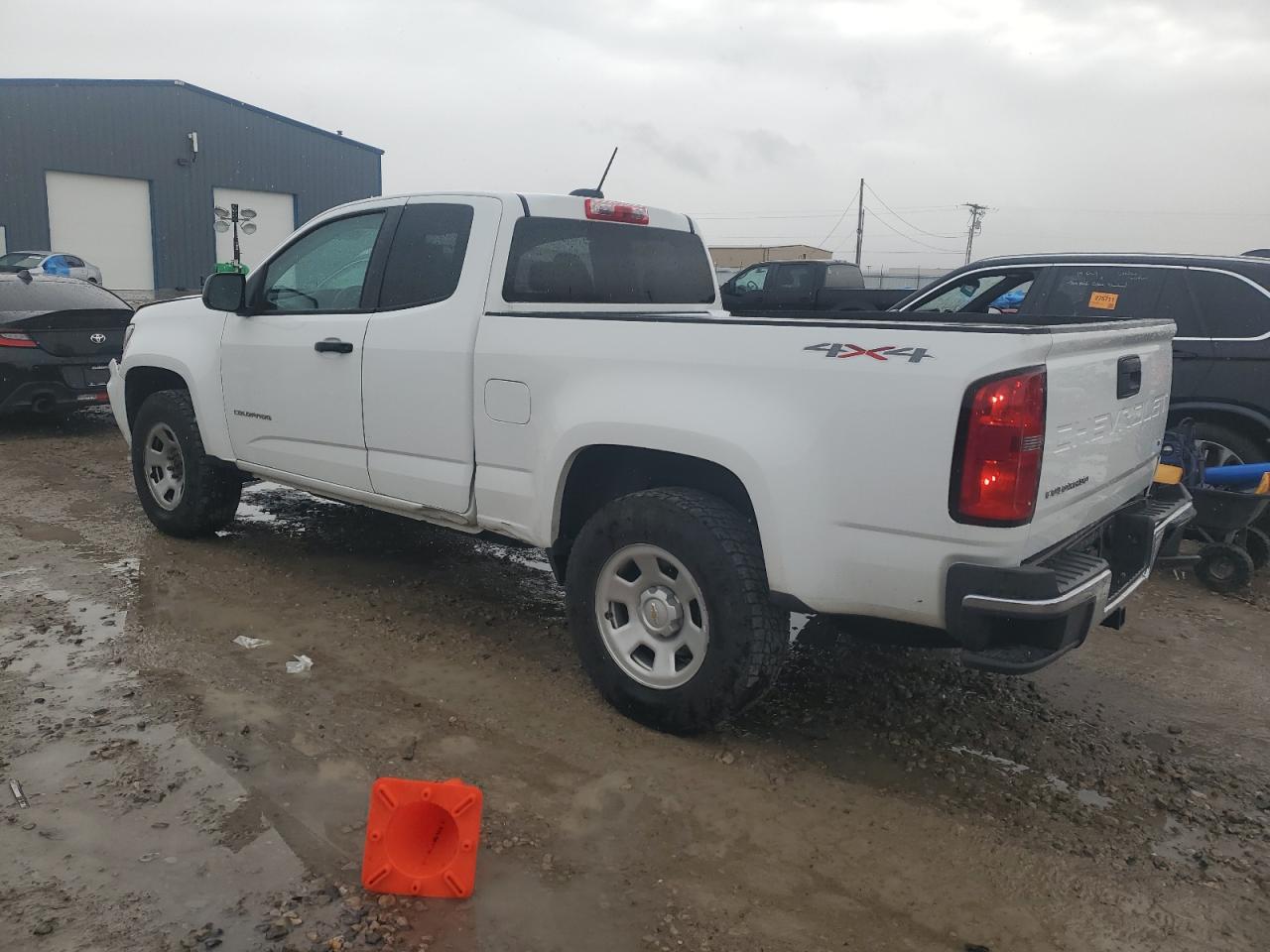 VIN 1GCHTBEN8M1189832 2021 CHEVROLET COLORADO no.2