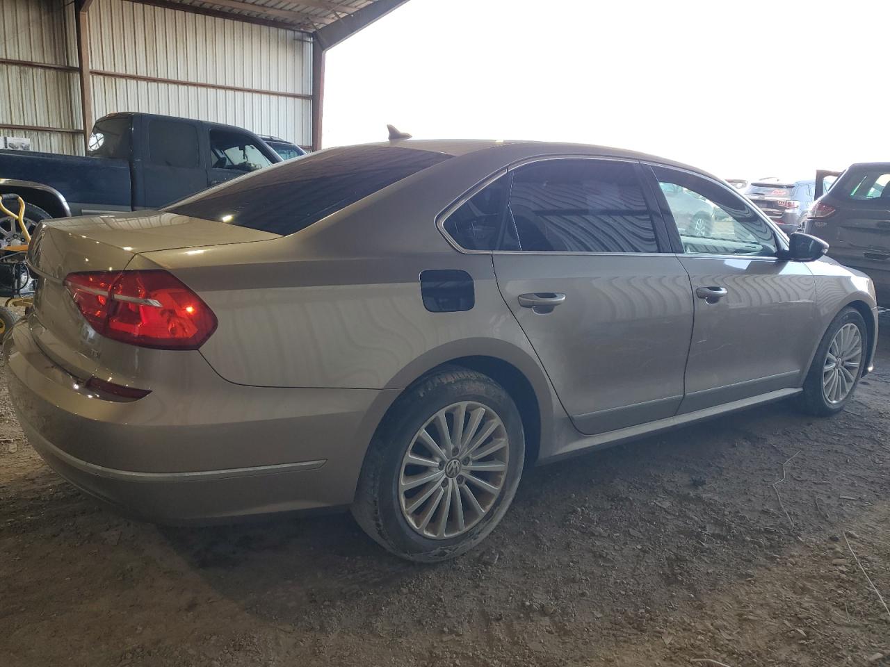 2016 Volkswagen Passat - Image 3