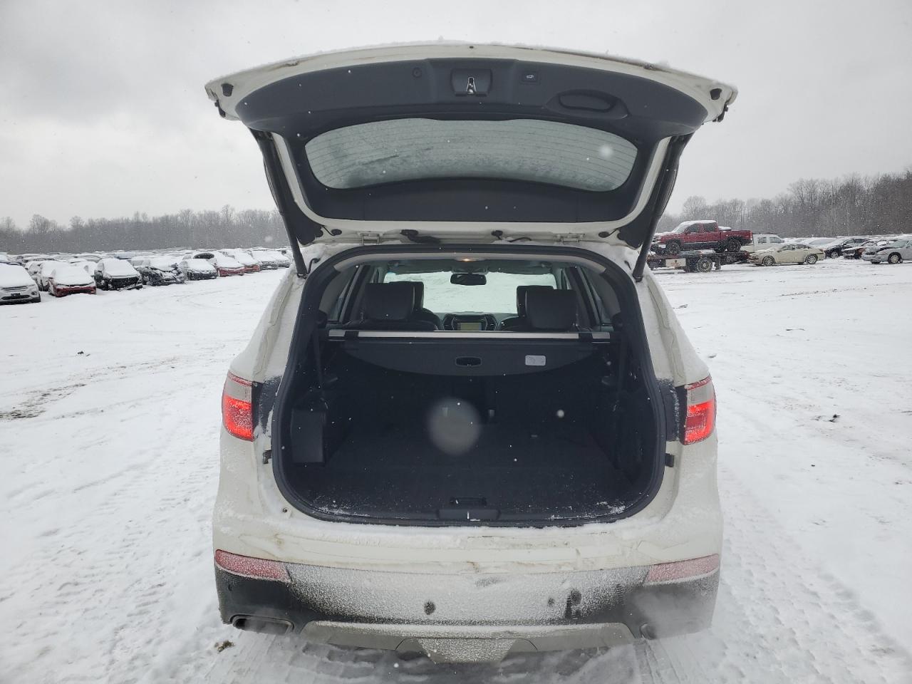 2014 Hyundai Santa Fe - Image 6