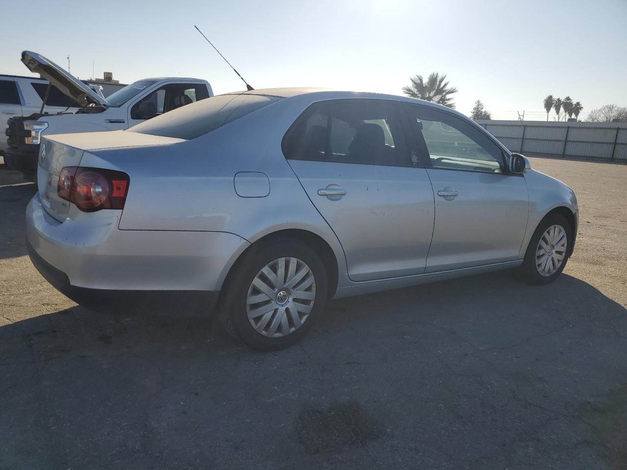 2010 Volkswagen Jetta - Image 3
