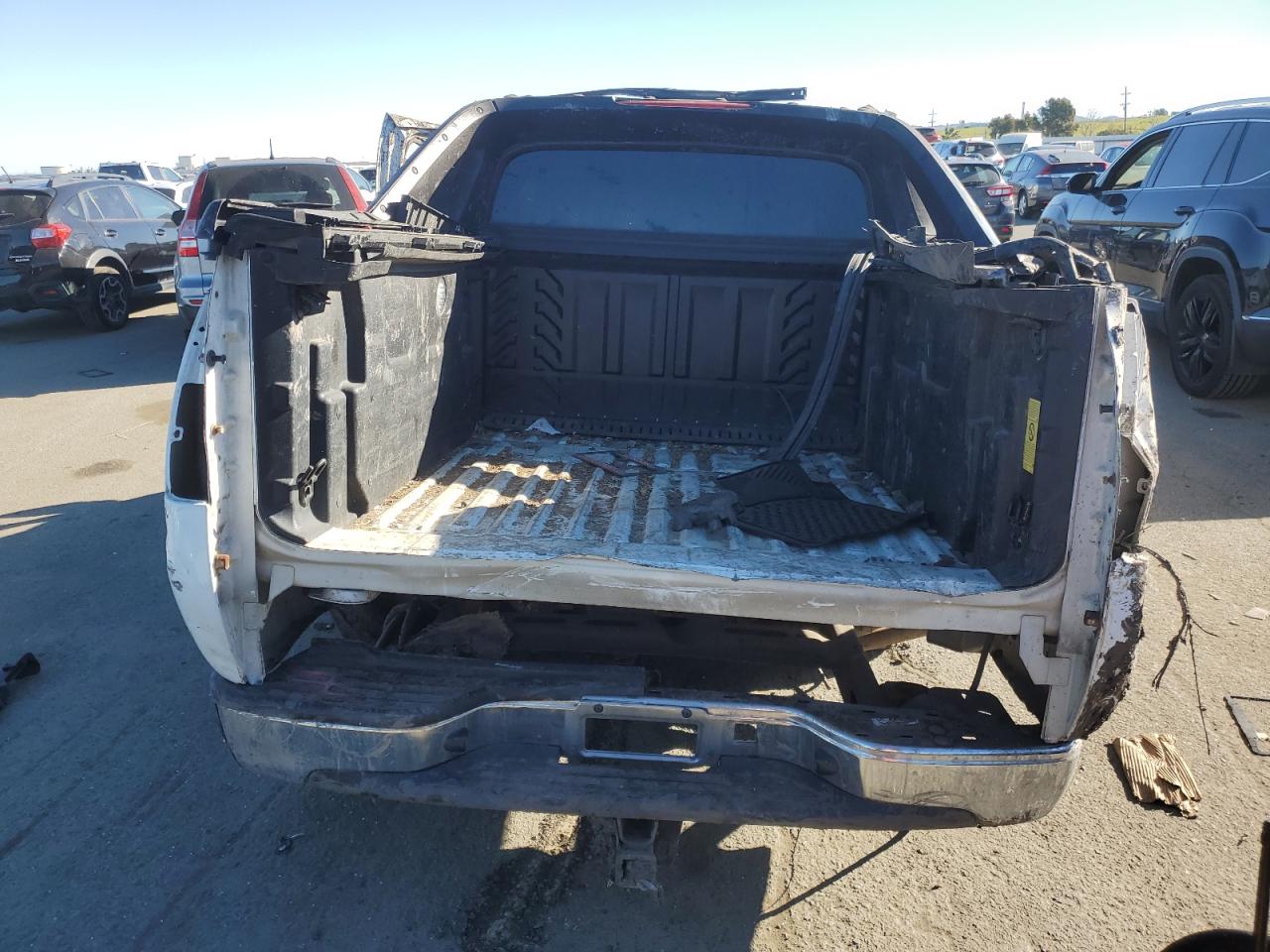 2004 Chevrolet Avalanche - Image 6