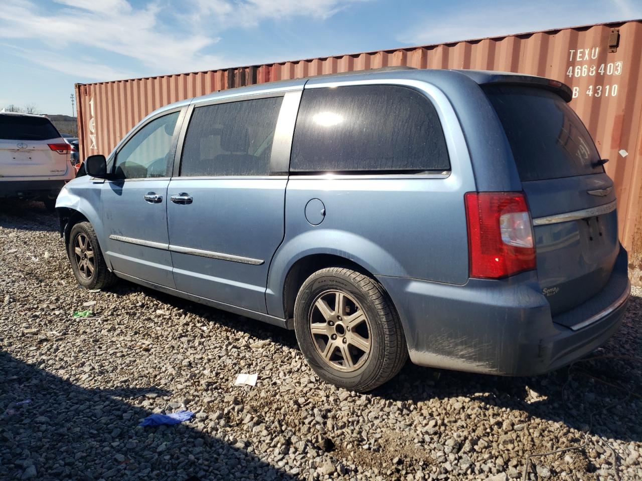 2011 Chrysler Town & Country - Image 2