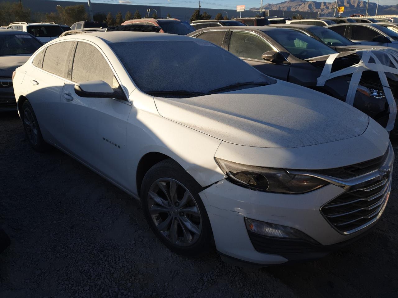 VIN 1G1ZD5ST8KF180871 2019 CHEVROLET MALIBU no.4