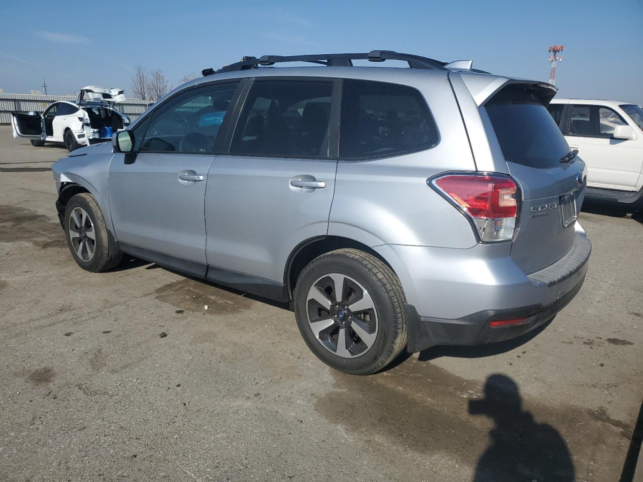 VIN JF2SJAGC7JH604628 2018 SUBARU FORESTER no.2