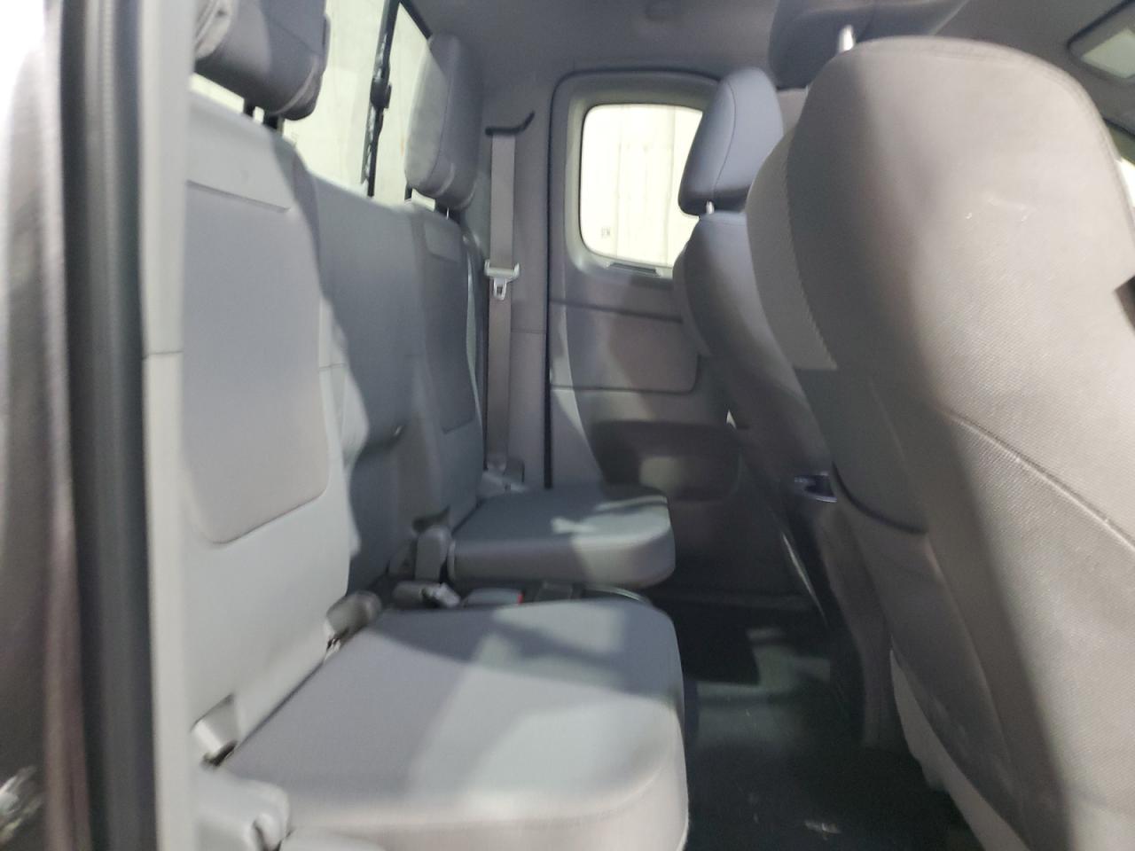 2015 Toyota Tacoma - Image 11