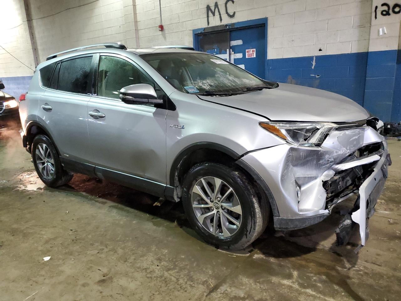 2018 Toyota RAV 4 - Image 4