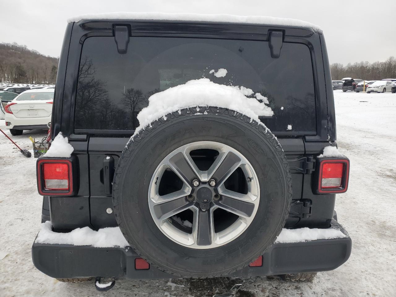 2018 Jeep Wrangler Unlimited Sahara VIN: 1C4HJXEGXJW260824 Lot: 86741034