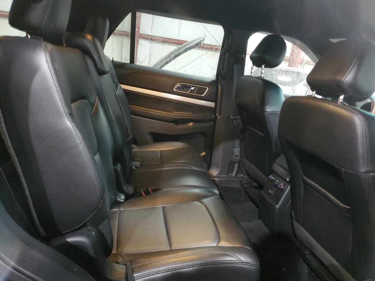 2017 Ford Explorer - Image 11