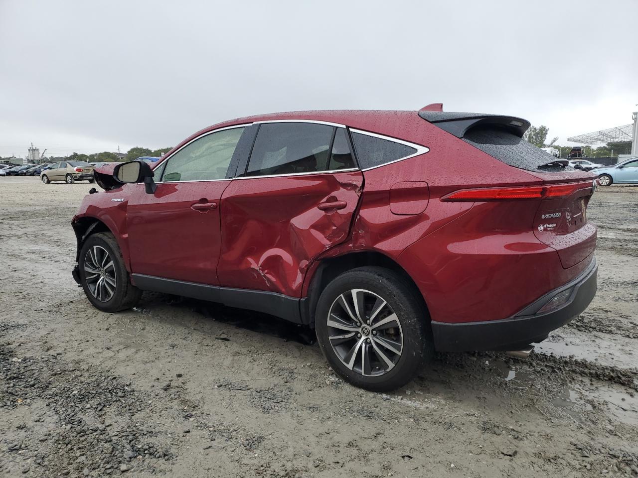 2021 Toyota Venza - Image 2