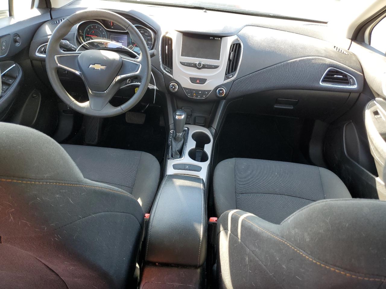 2018 Chevrolet Cruze - Image 8