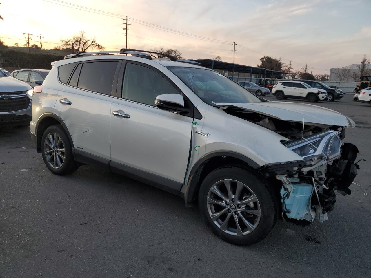 2018 Toyota RAV 4 - Image 4