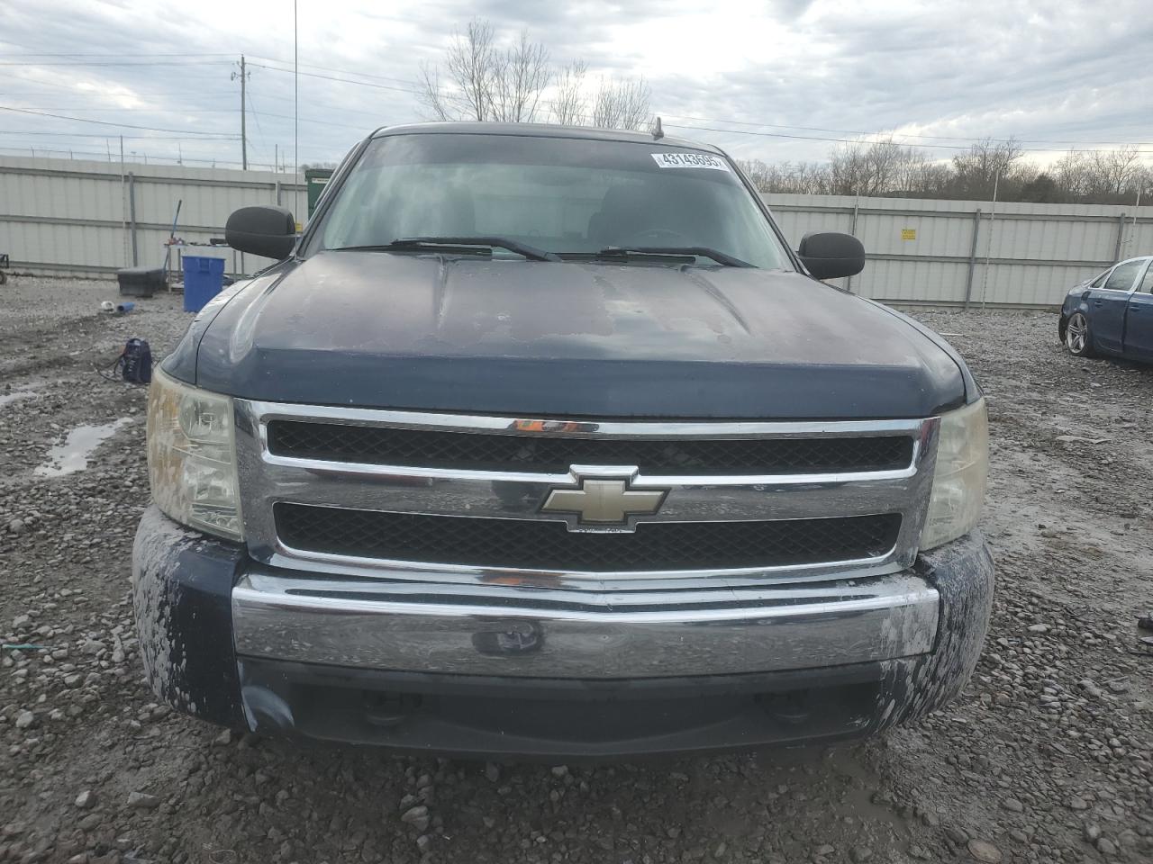 2007 Chevrolet Silverado - Image 5