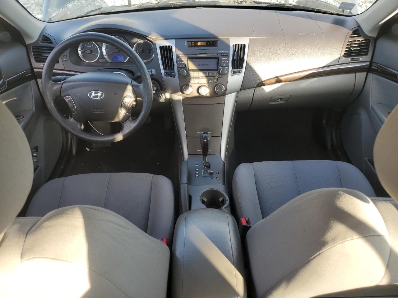 2010 Hyundai Sonata - Image 8