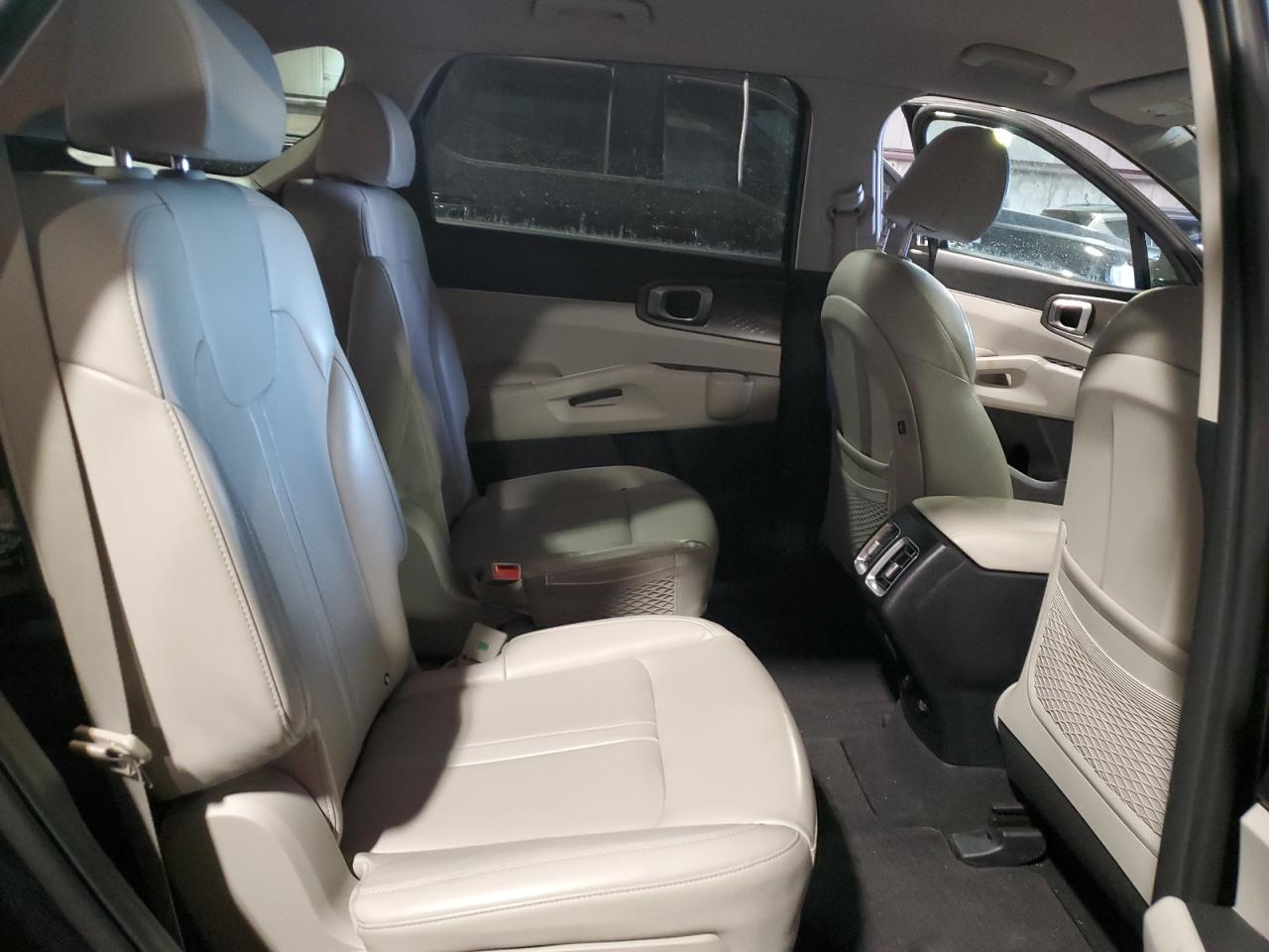 2021 Kia Sorento - Image 11