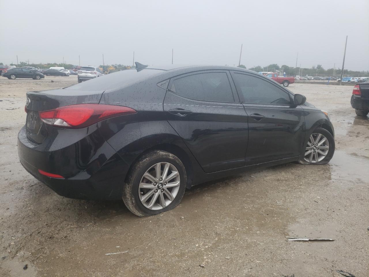 2014 Hyundai Elantra - Image 3
