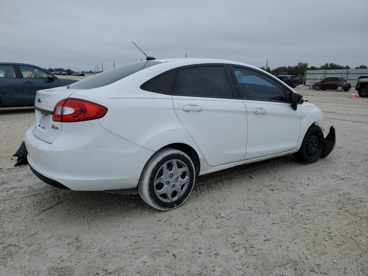 2013 Ford Fiesta - Image 3