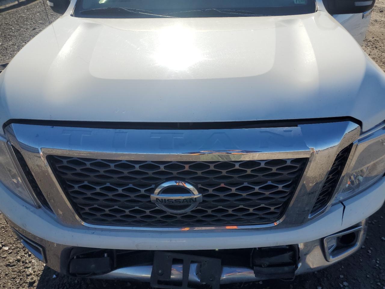 2017 Nissan Titan - Image 11