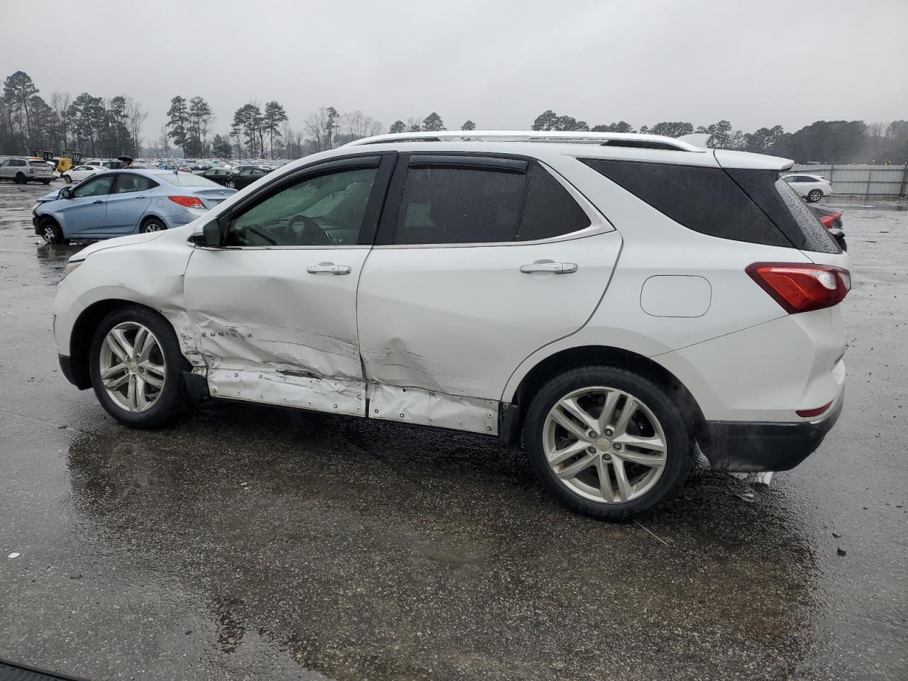 2019 Chevrolet Equinox - Image 2