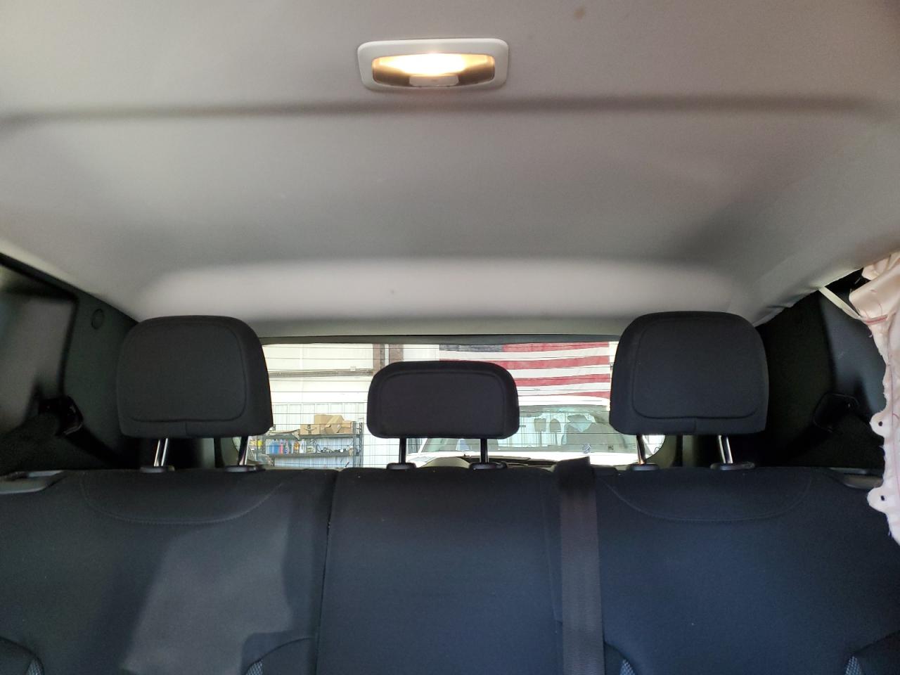 2017 Jeep Renegade - Image 10