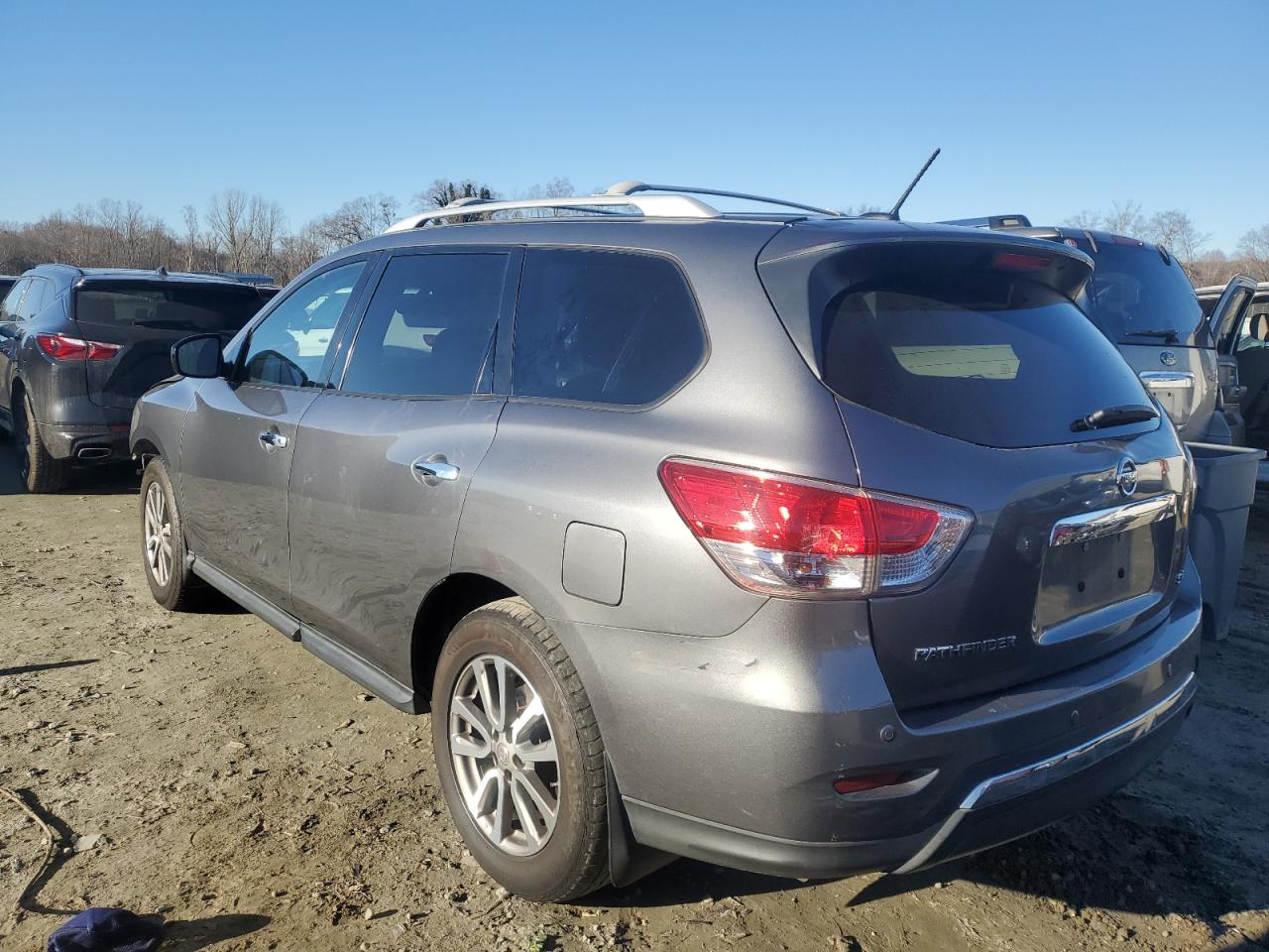 2015 Nissan Pathfinder - Image 2