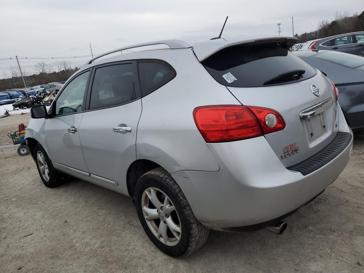 2011 Nissan Rogue - Image 2