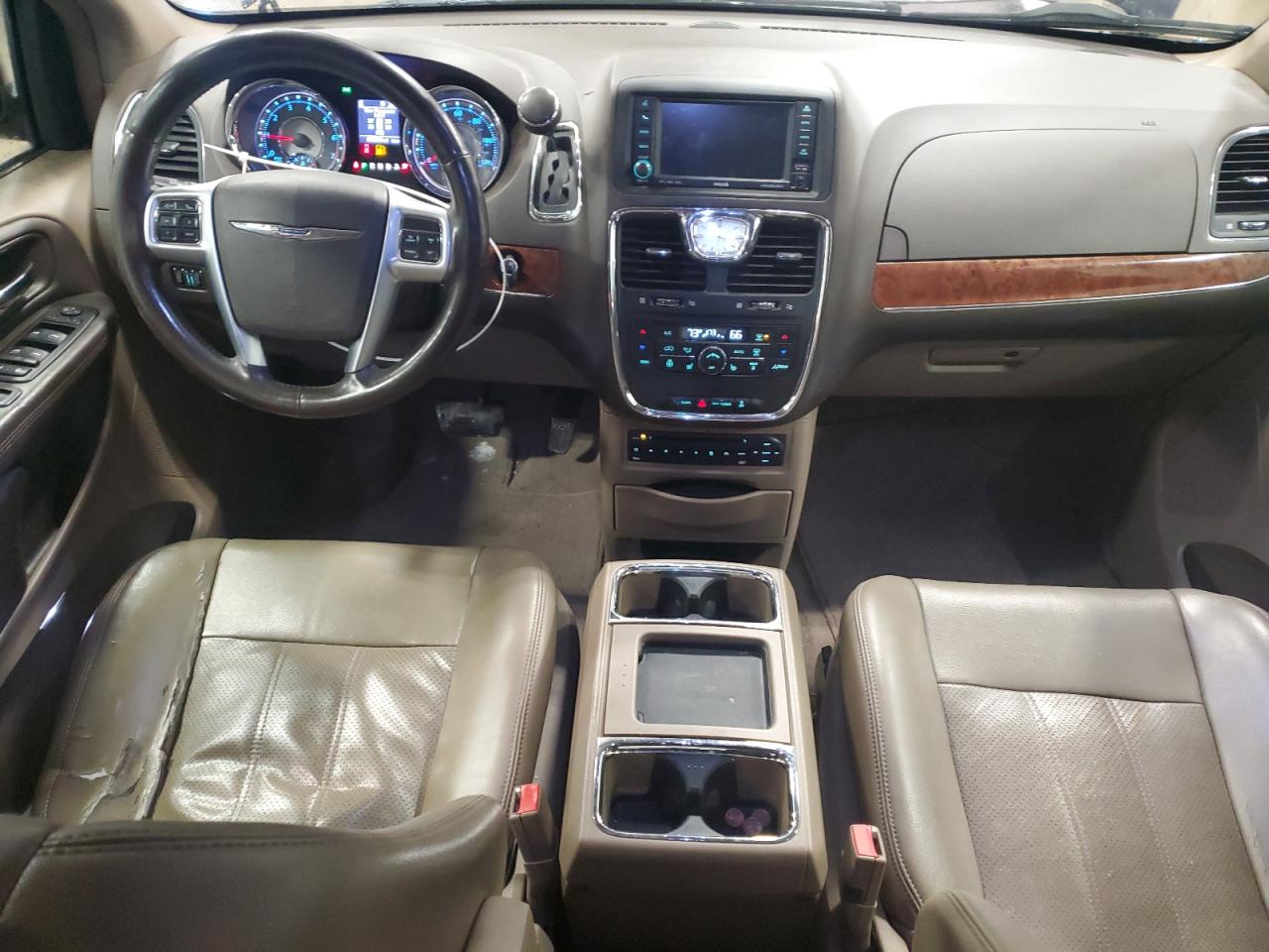 2011 Chrysler Town & Country - Image 8