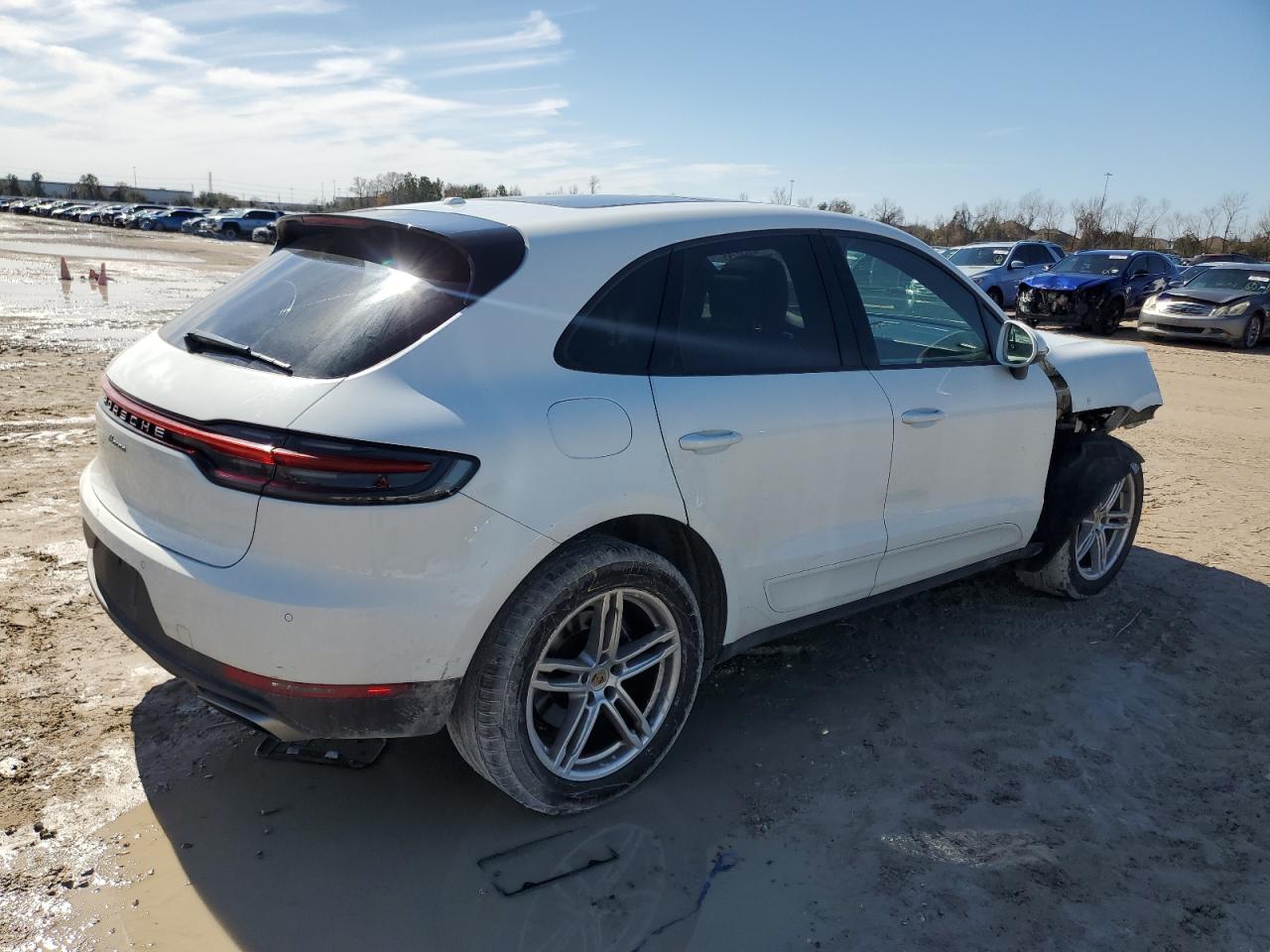 2020 Porsche Macan - Image 3