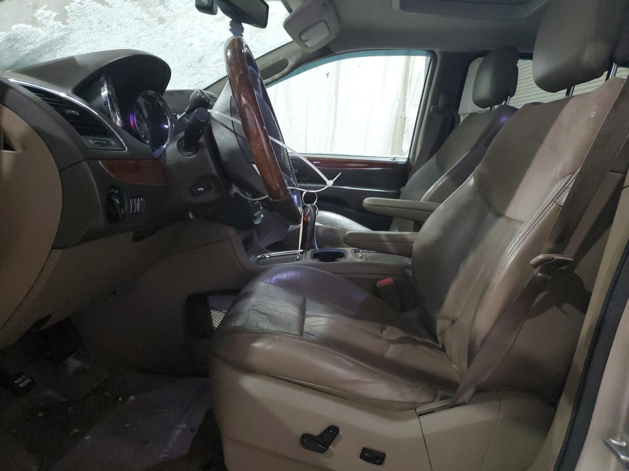 2013 Chrysler Town & Country - Image 7