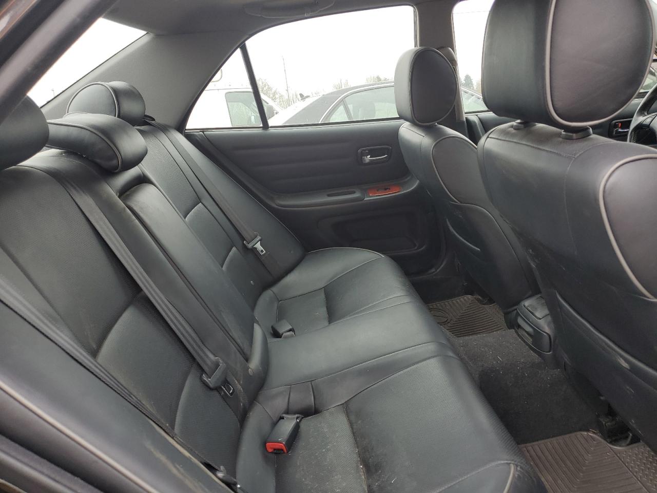 2005 Lexus IS - Image 10