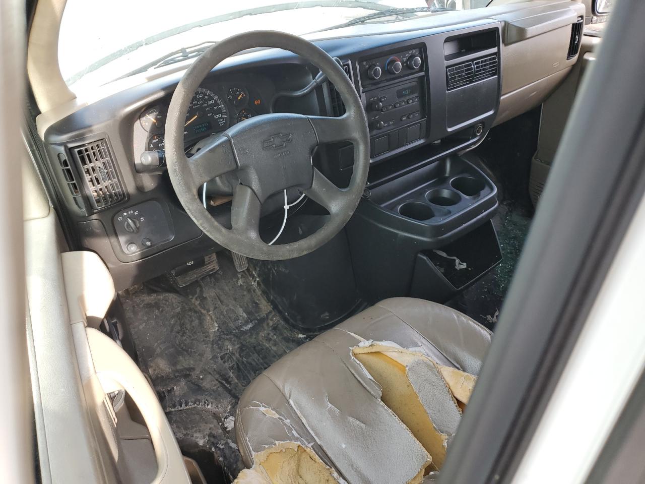 2004 Chevrolet Express - Image 8