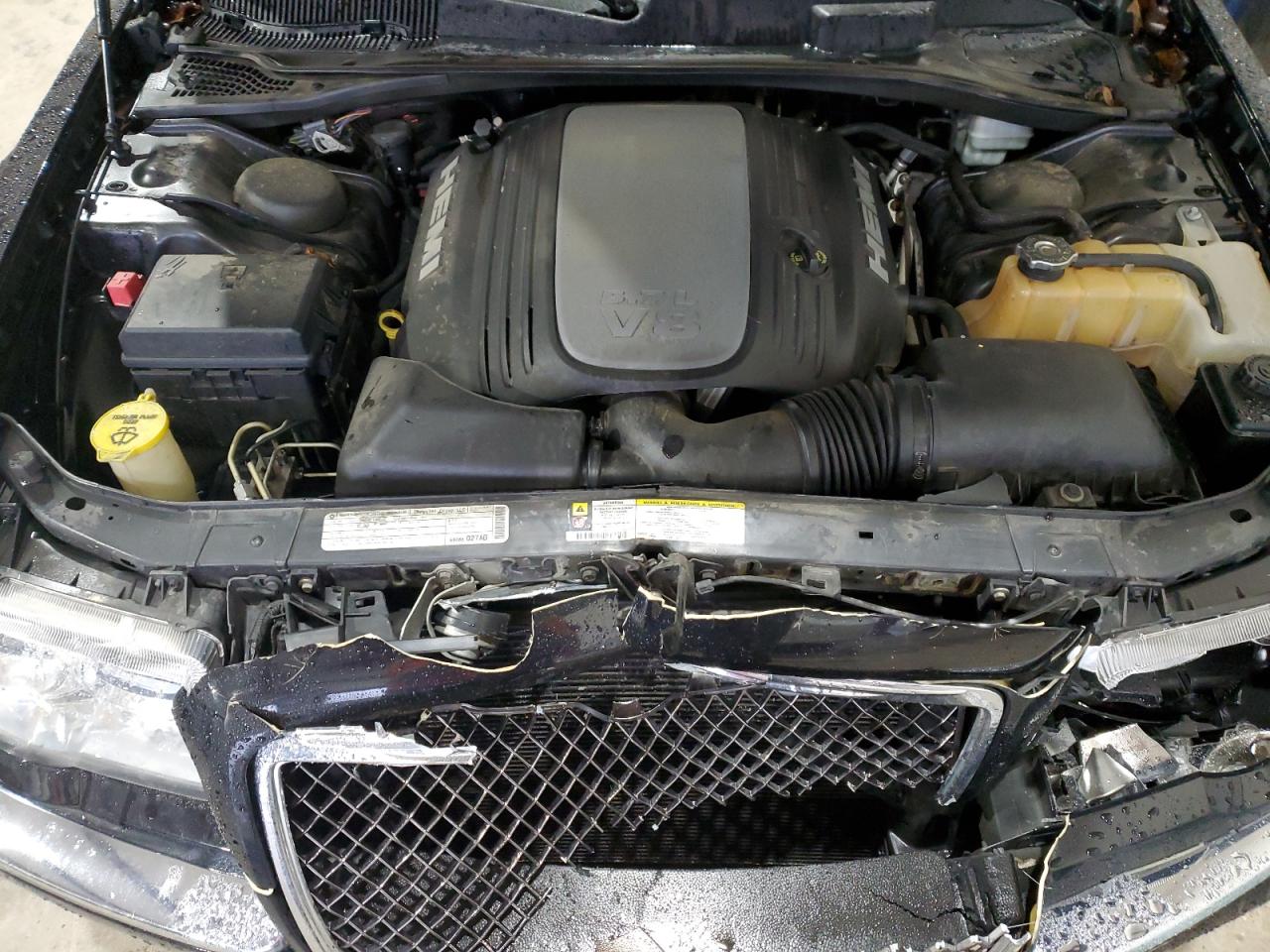 2010 Chrysler 300 - Image 13