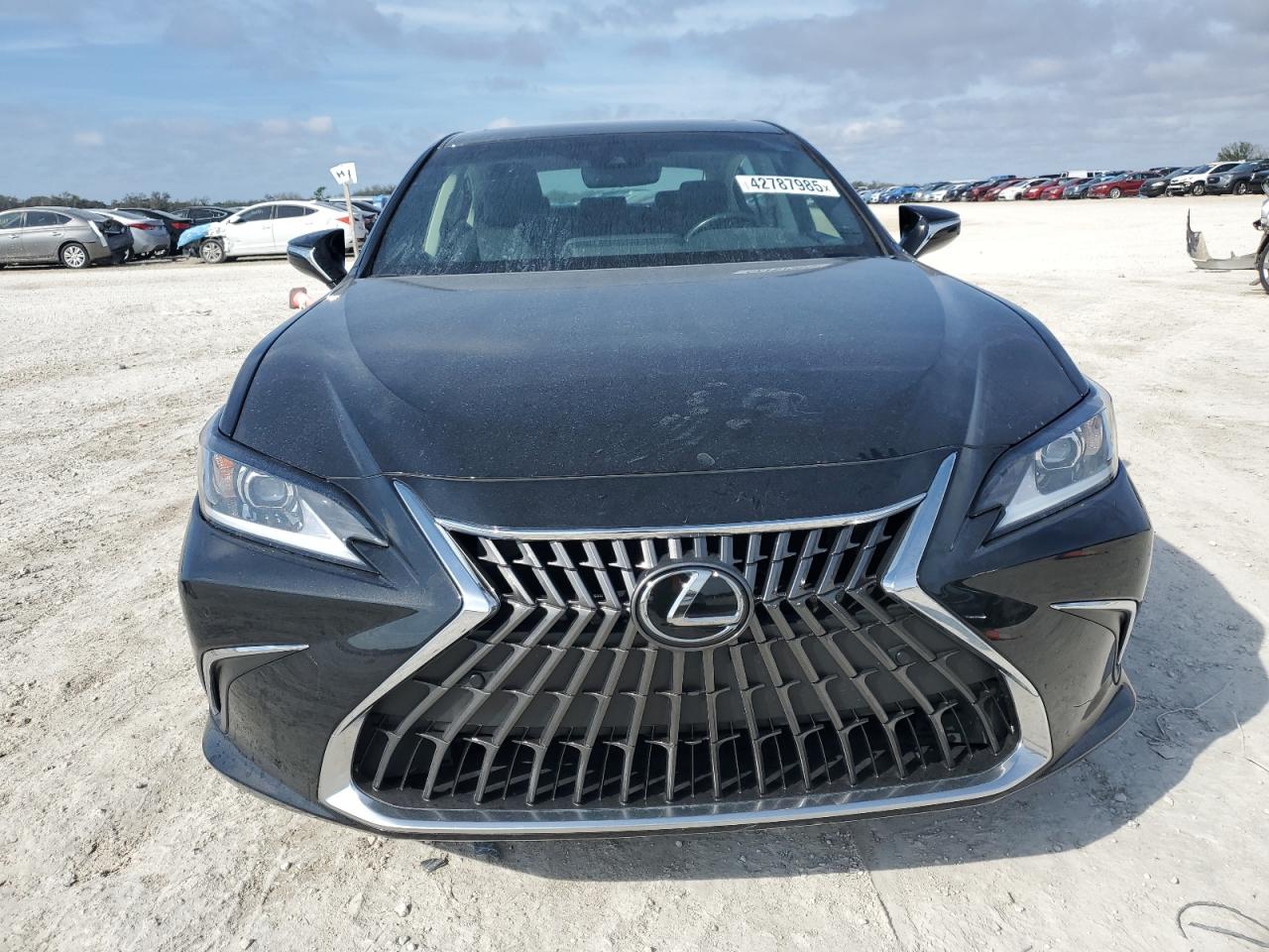 2023 Lexus ES - Image 5