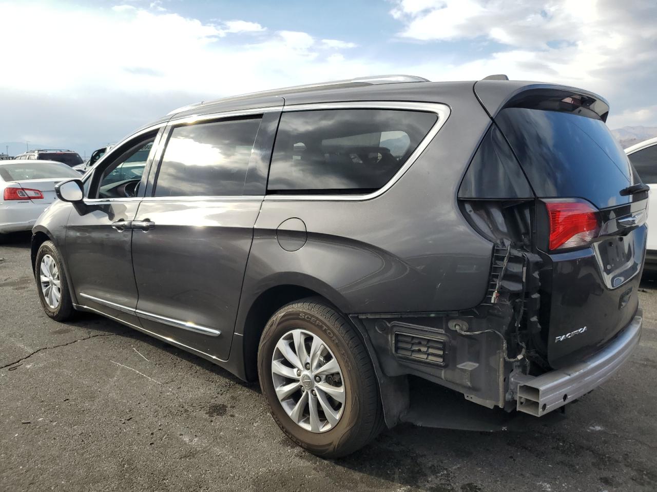 2019 Chrysler Pacifica - Image 2