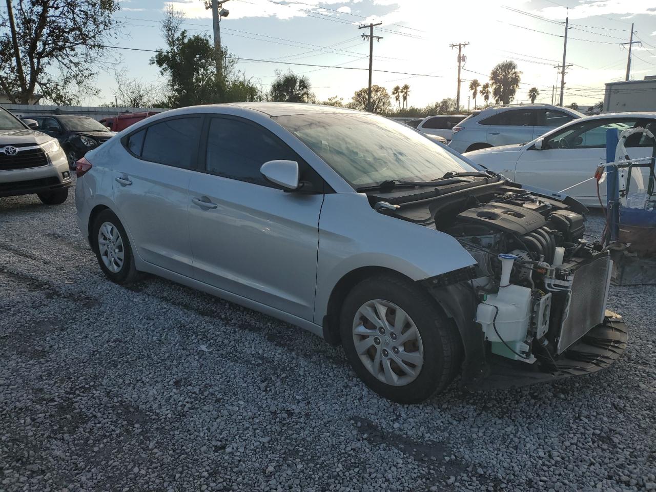 2019 Hyundai Elantra - Image 4