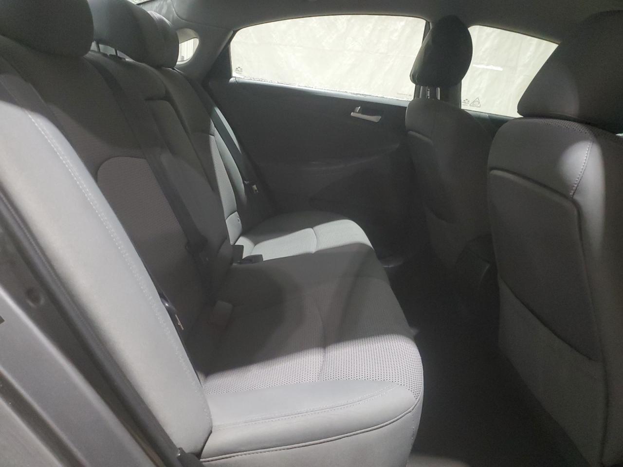 2013 Hyundai Sonata - Image 10