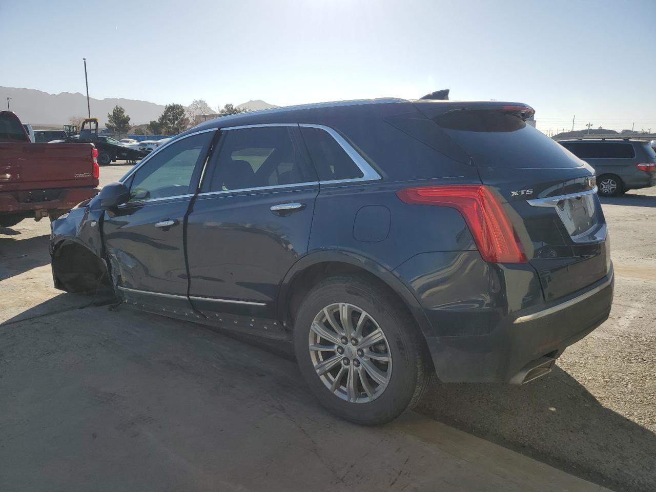 2018 Cadillac XT5 - Image 2