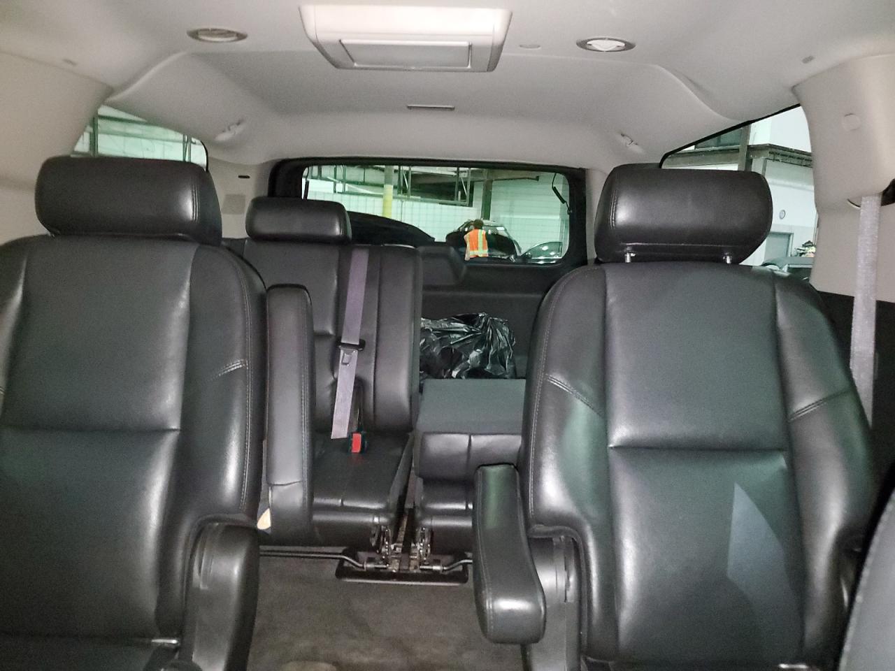 2009 Chevrolet Suburban - Image 10