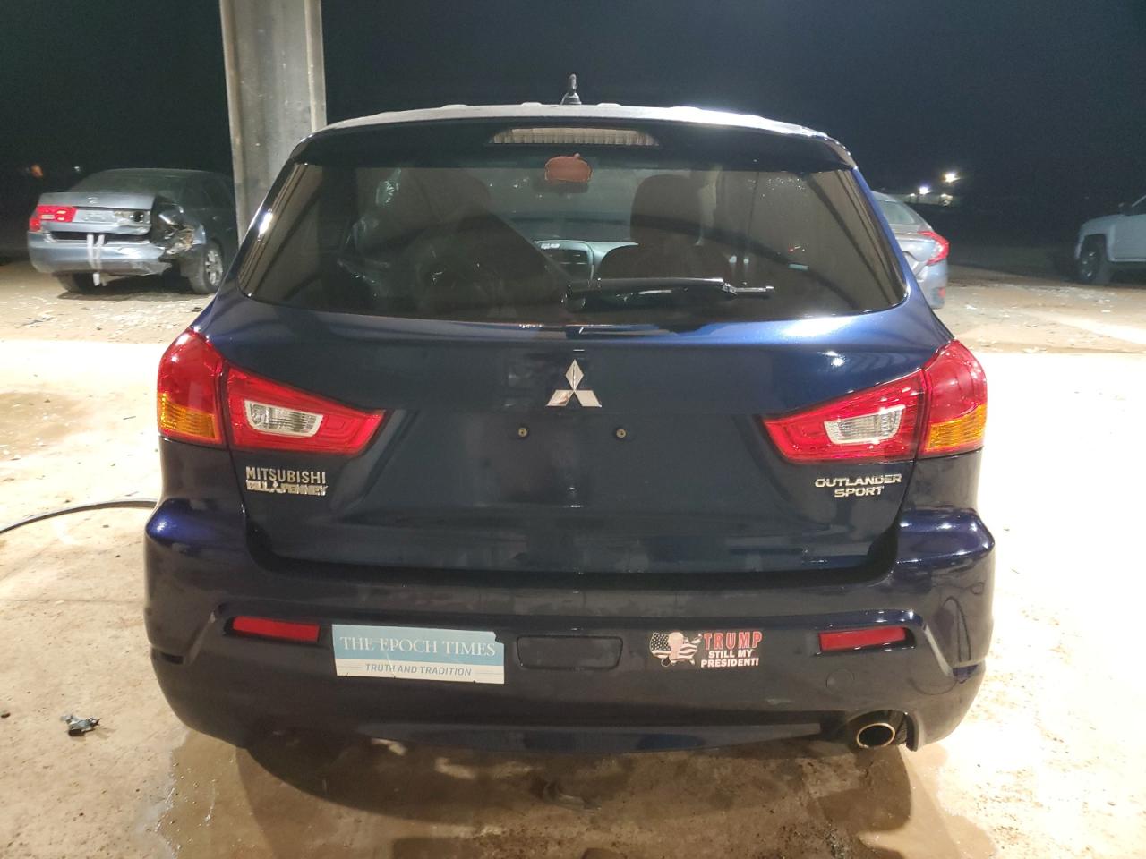 2011 Mitsubishi Outlander - Image 6