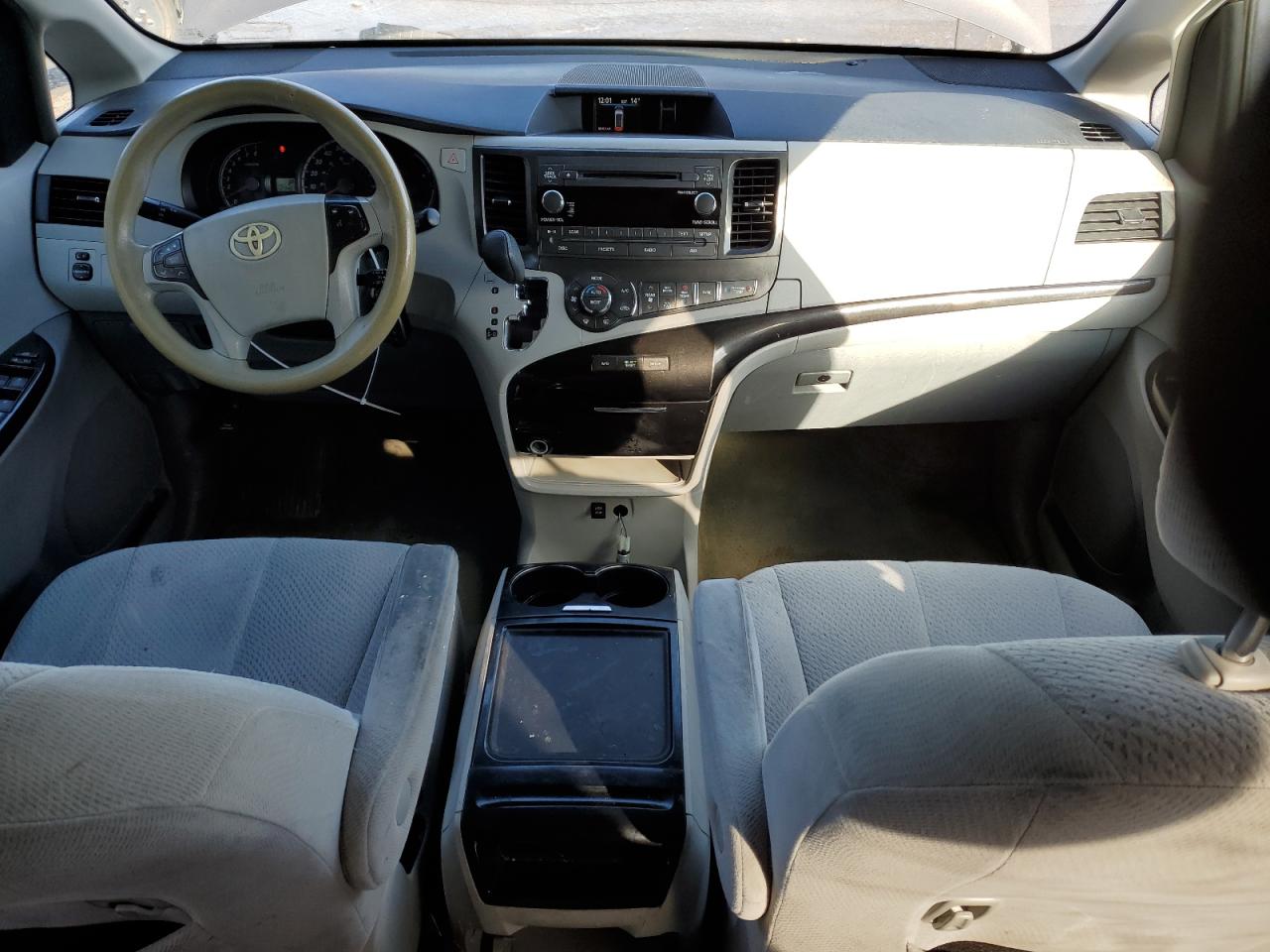 2013 Toyota Sienna - Image 8