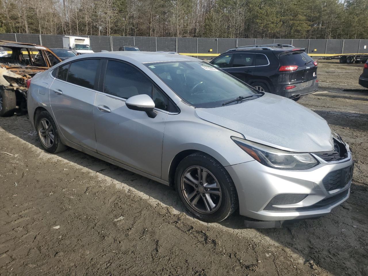 2018 Chevrolet Cruze - Image 4