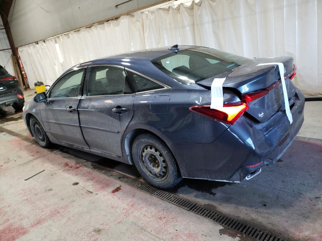 2020 Toyota Avalon - Image 2