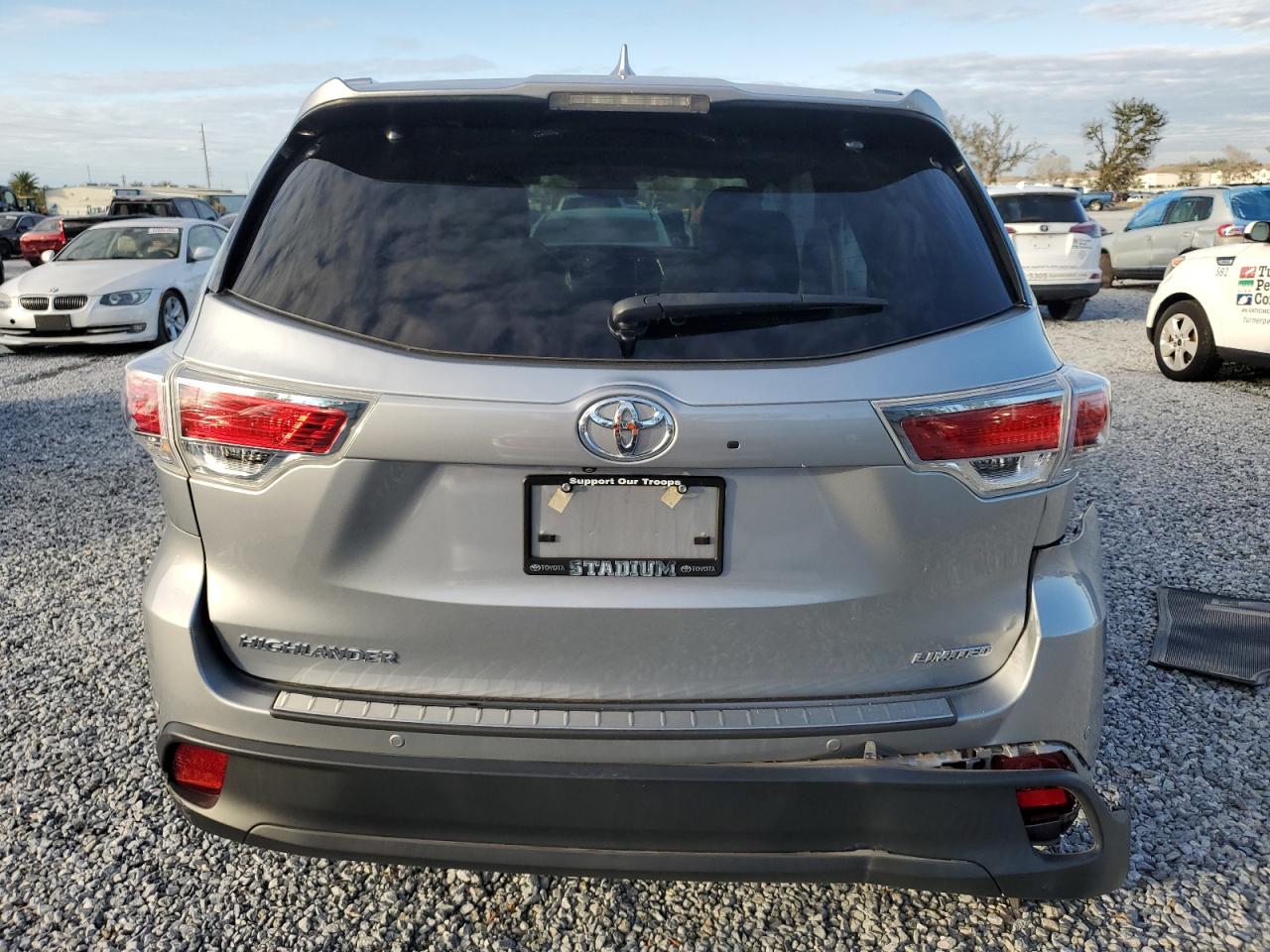 2016 Toyota Highlander - Image 6
