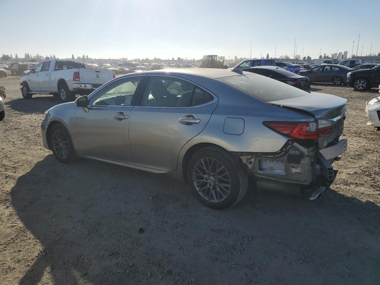 2018 Lexus ES - Image 2