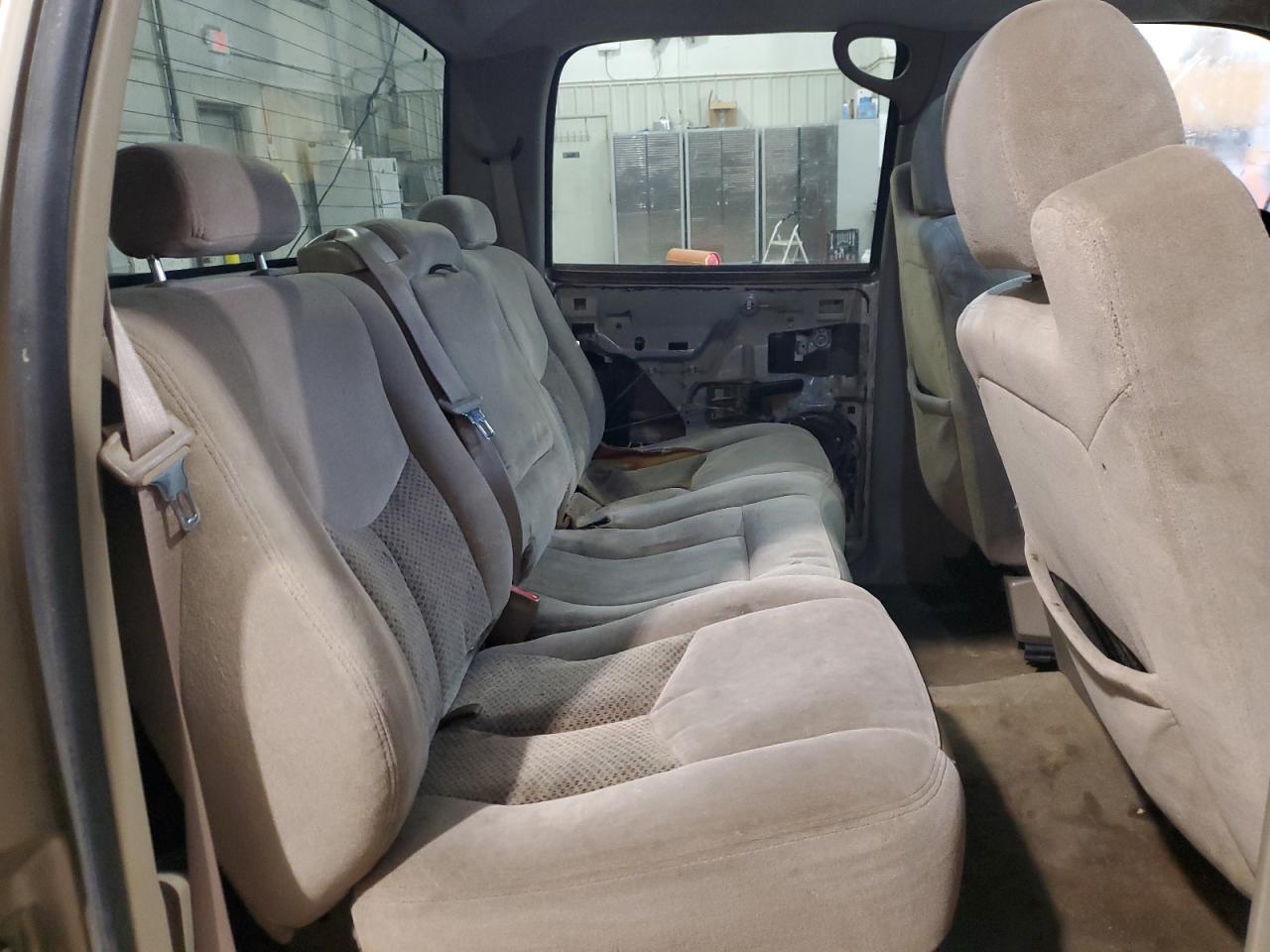 2006 Chevrolet Silverado - Image 10