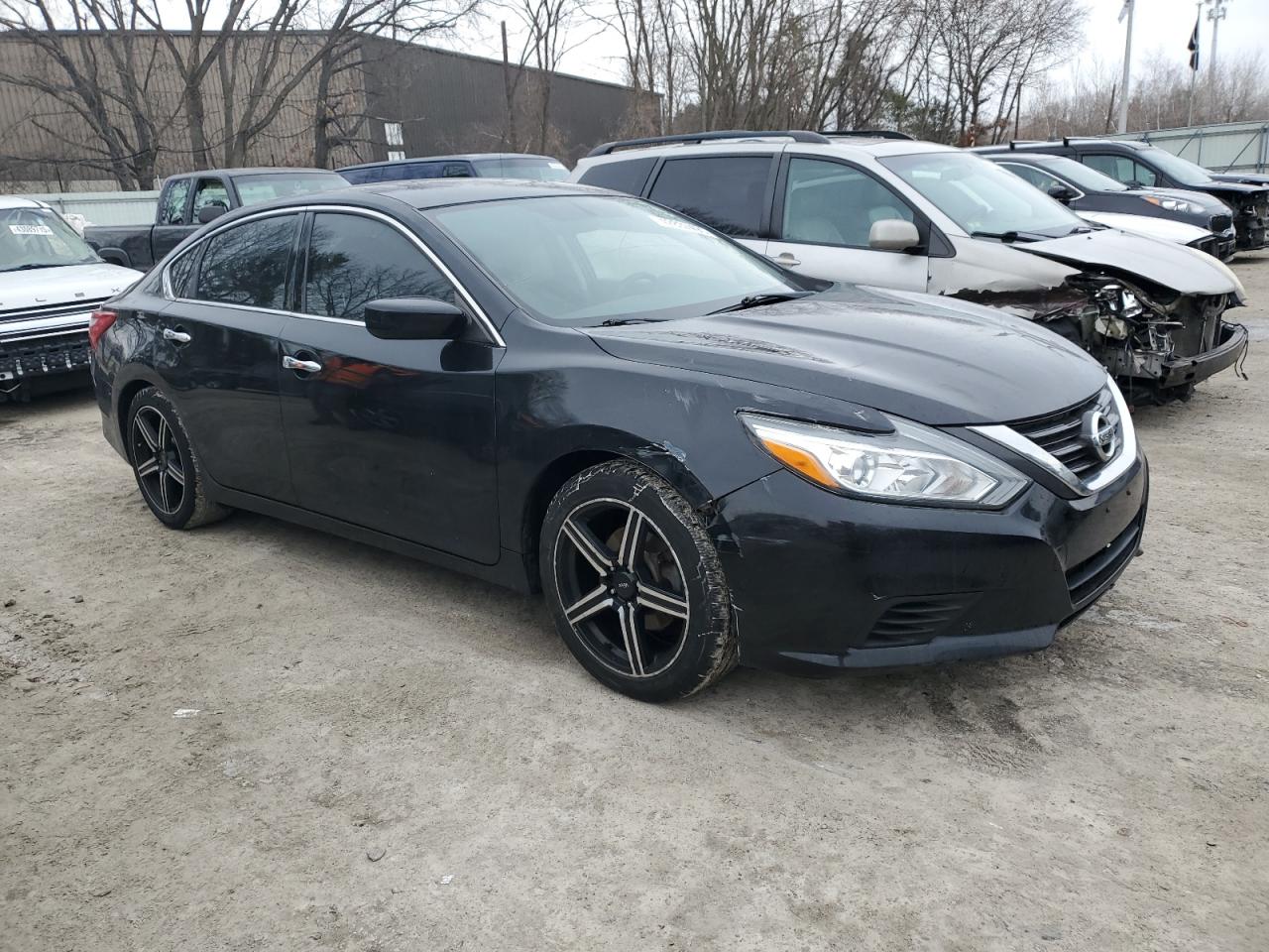 2017 Nissan Altima - Image 4
