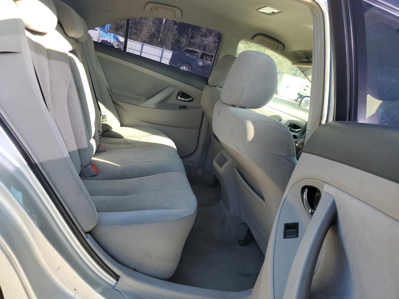 2009 Toyota Camry - Image 10