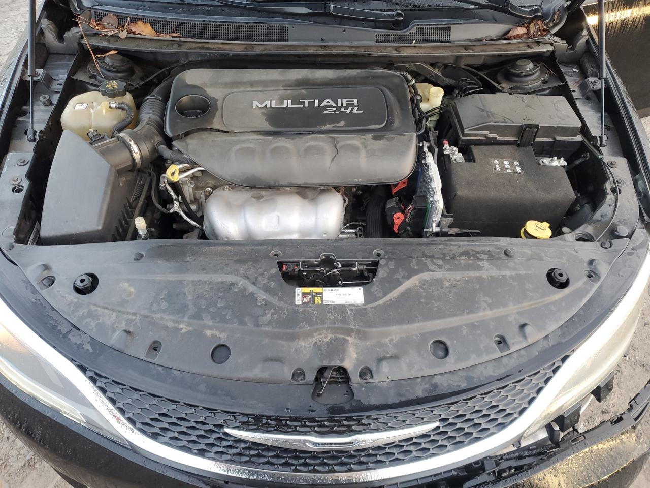 2015 Chrysler 200 - Image 13